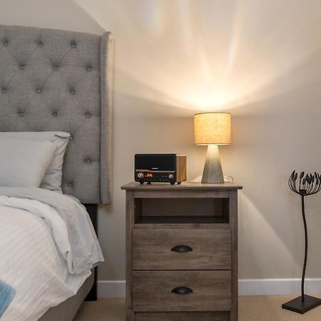 Rustic Modern 2 Bed 2 Bath With Lakeview Pool And Hot Tub Invermere Bagian luar foto