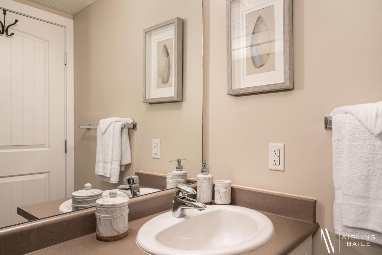 Rustic Modern 2 Bed 2 Bath With Lakeview Pool And Hot Tub Invermere Bagian luar foto