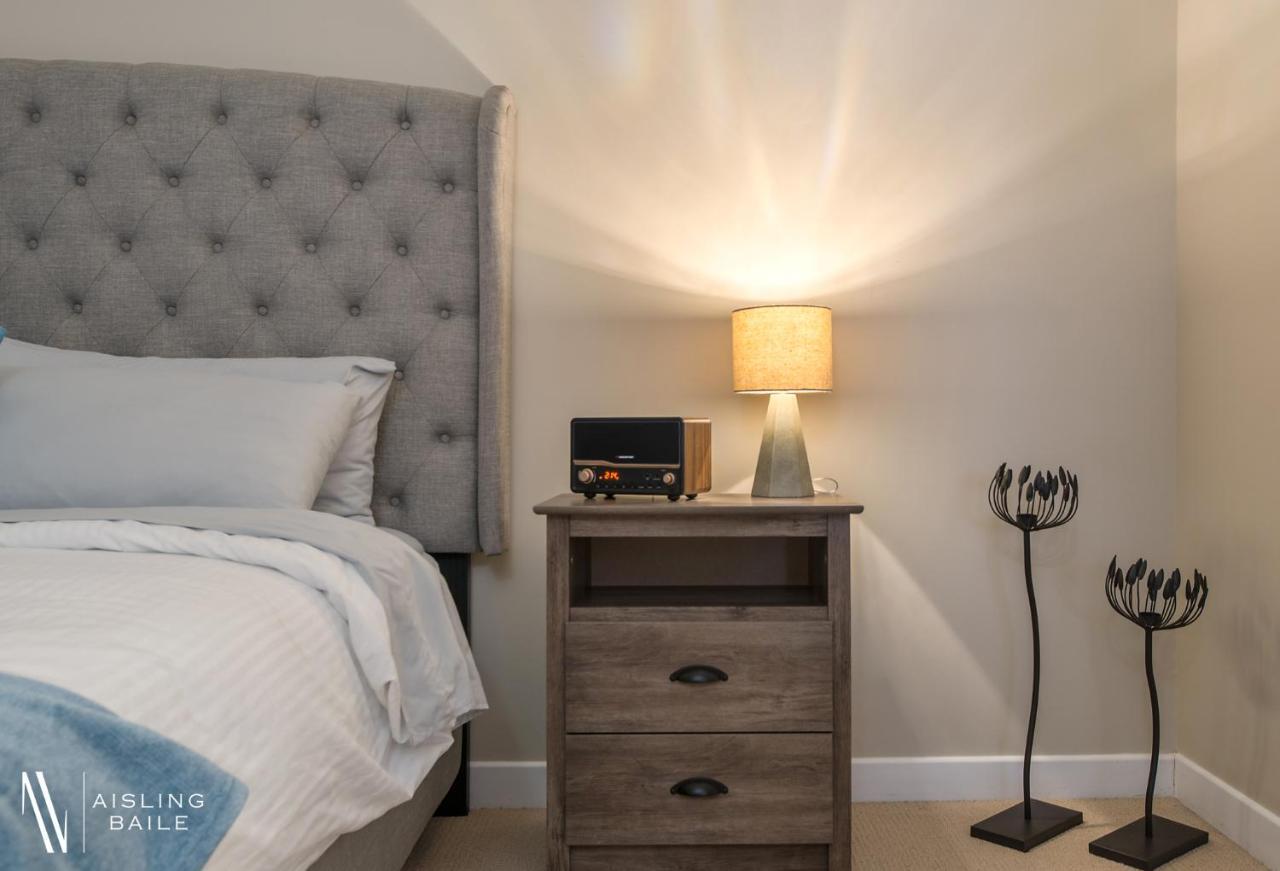 Rustic Modern 2 Bed 2 Bath With Lakeview Pool And Hot Tub Invermere Bagian luar foto