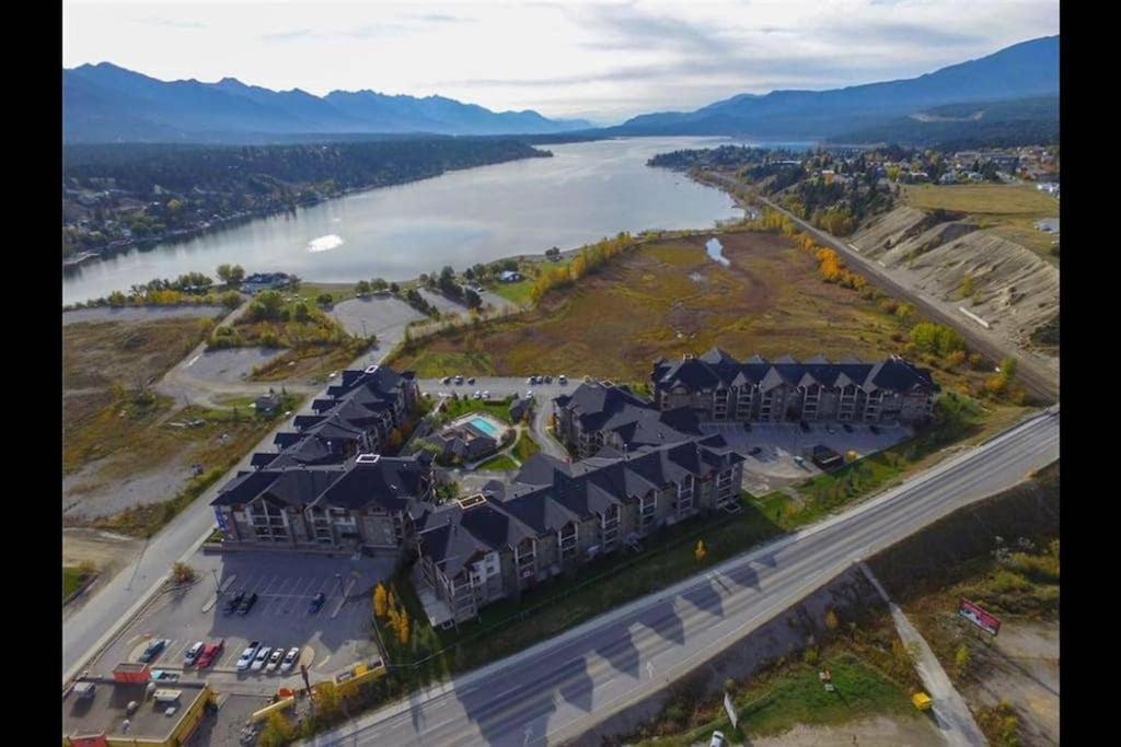 Rustic Modern 2 Bed 2 Bath With Lakeview Pool And Hot Tub Invermere Bagian luar foto