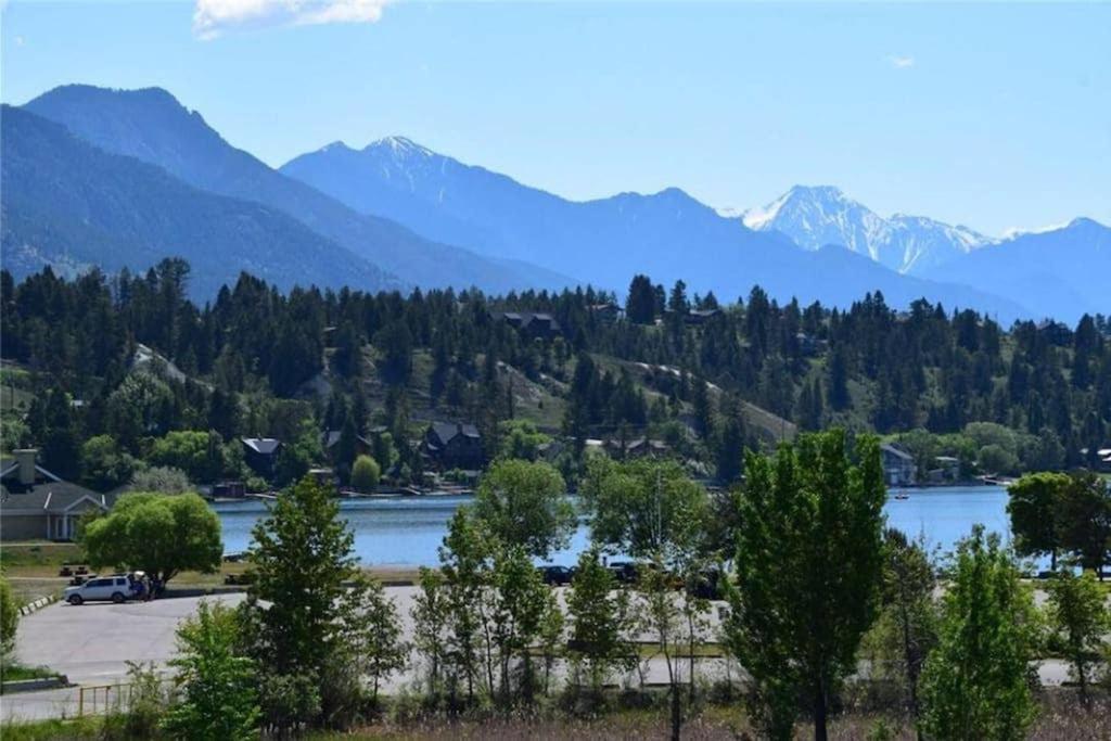 Rustic Modern 2 Bed 2 Bath With Lakeview Pool And Hot Tub Invermere Bagian luar foto