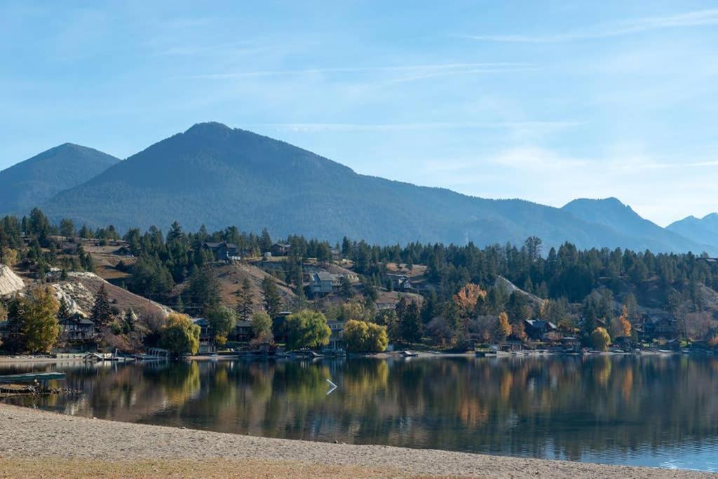 Rustic Modern 2 Bed 2 Bath With Lakeview Pool And Hot Tub Invermere Bagian luar foto
